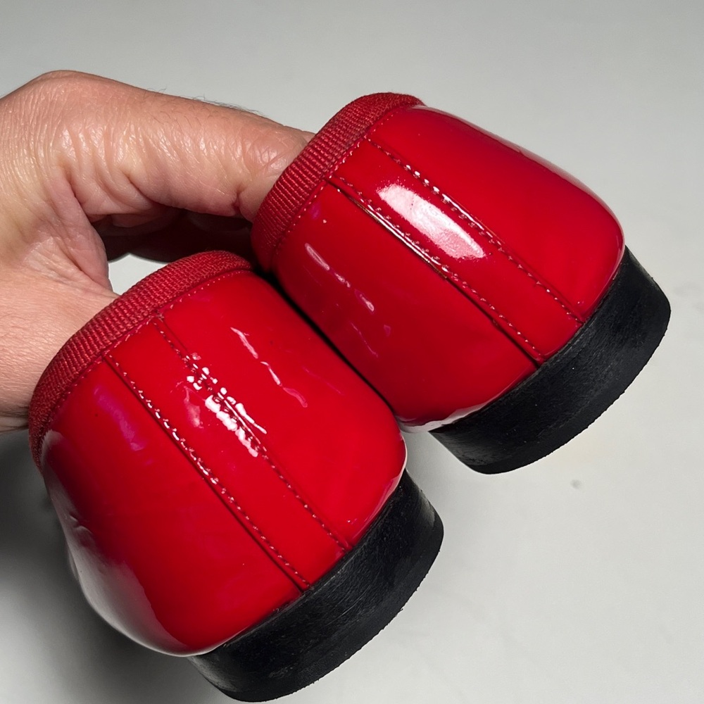 CHANEL Glossy Red and Black Flats - Picture 3 of 13